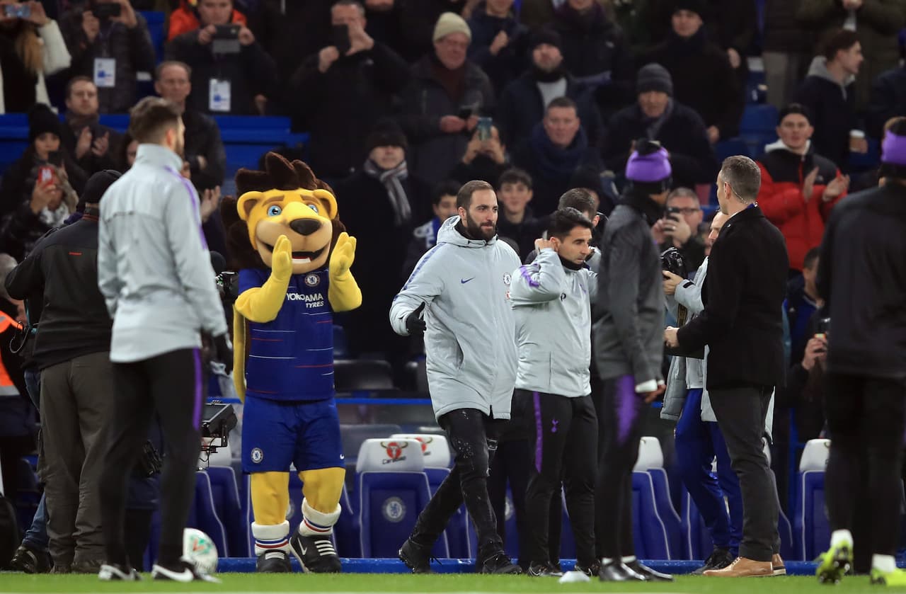 Gonzalo Higuaín estuvo en el banco del Chelsea en este partido luego de reciente incorporación.