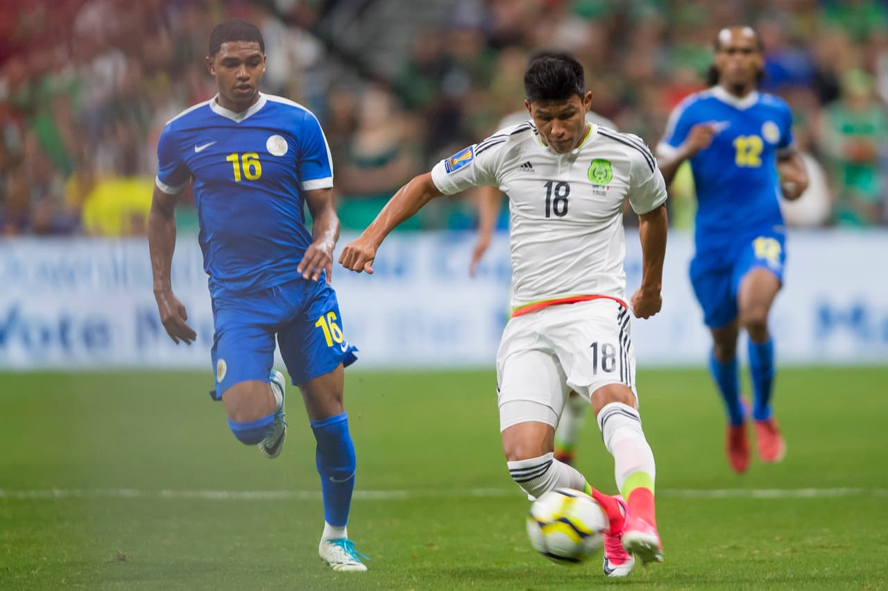 18) JESÚS GALLARDO – El jugador de los Pumas aportó muy poco en los minutos que estuvo sobre el terreno de juego, más allá del ímpetu que mostró. SC.