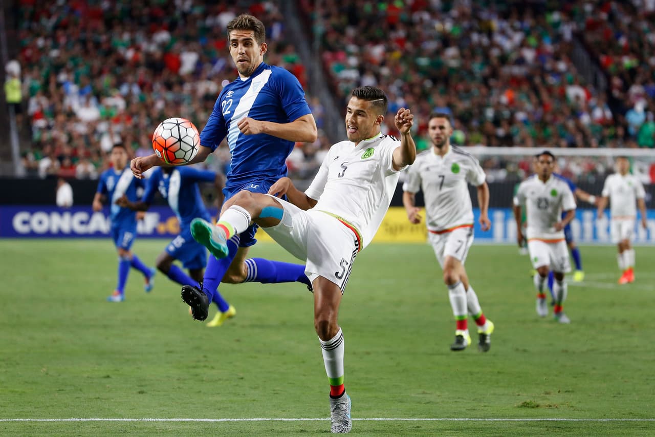 Diego Reyes: El defensa central no tuvo su mejor partido, cometió un error en salida que pudo costarle el gol en contra a México. Fuera de eso tuvo mucha actividad en choques pero poco en salidas limpias. Calificación: 6.