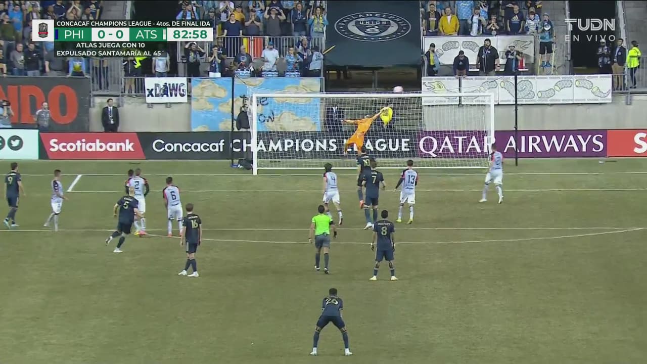 ¡Fogonazo! McGlynn mete derechazo apenas arriba