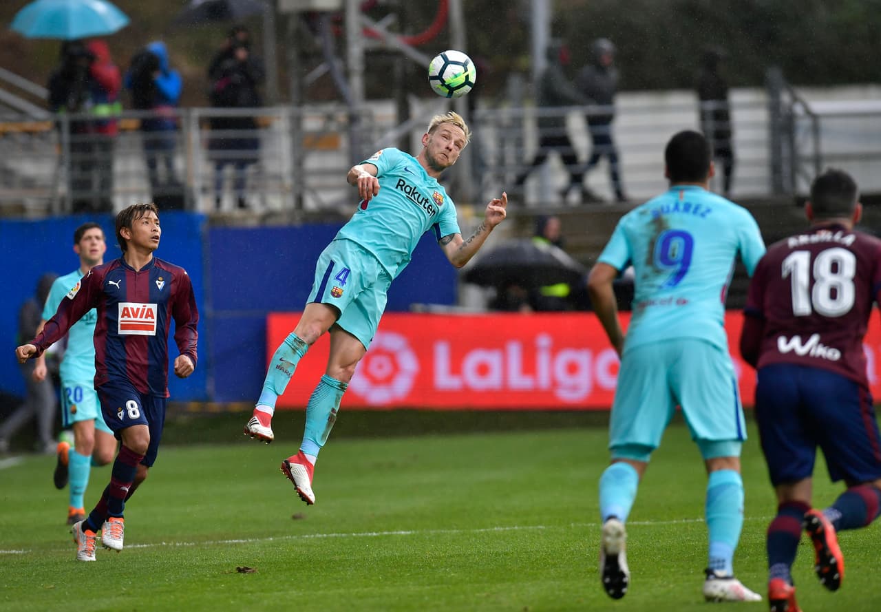 Emigró a Alemania para jugar con el Schalke, donde la rompió pese a no poder ganar un título.