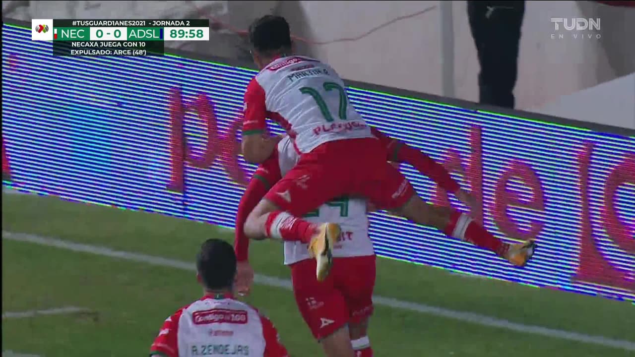 ¡GOL!  anota para Necaxa. Ian González