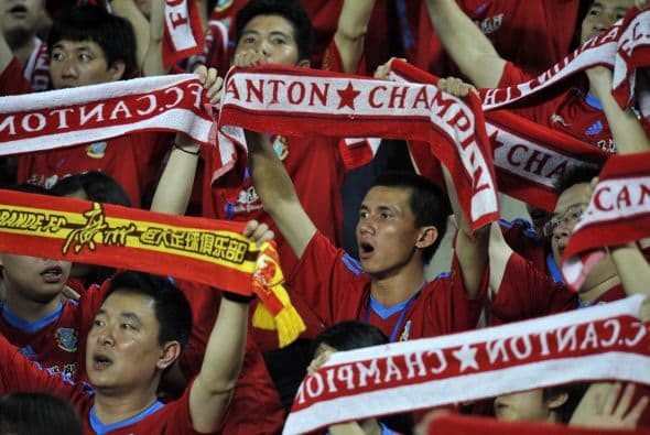 El paso de grandes figuras internacionales lleva un promedio de 18,600 aficionados por partido a la Síuper Liga de China.