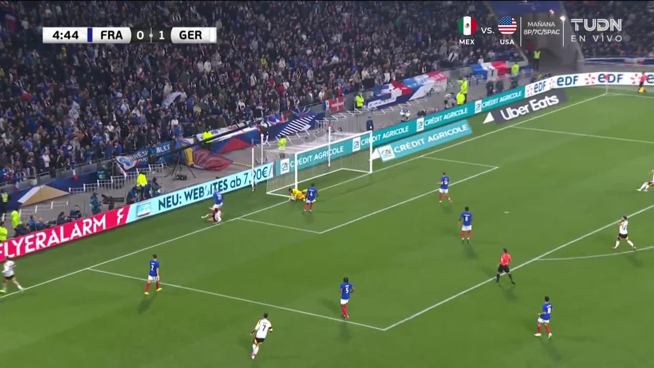 ¡TIRO ATAJADO! disparo por Jamal Musiala.