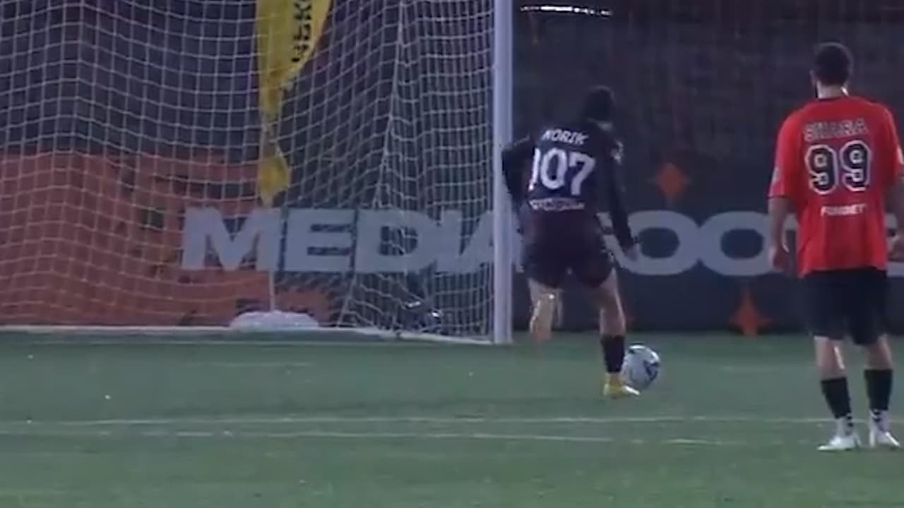 El jugador ruso Norik Avdalyan cobra el penal más surrealista