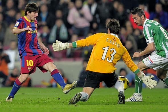 Sólo el portero bético fue capaz de parar al '10'.