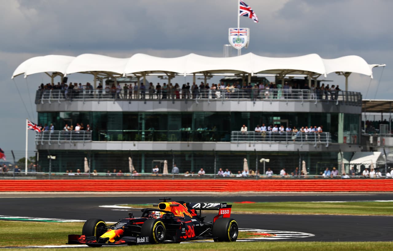 En el inicio de la acción Lewis Hamilton, Valterri Bottas y Sebastian Vettel ocuparon los tres primeros lugares, así como en la segunda sesión pero con distint orden: Vettel, Hamilton, Bottas. Por su parte, el mexicano Sergio Pérez fue octavo y noveno para ilusionarse con los puntos el domingo.