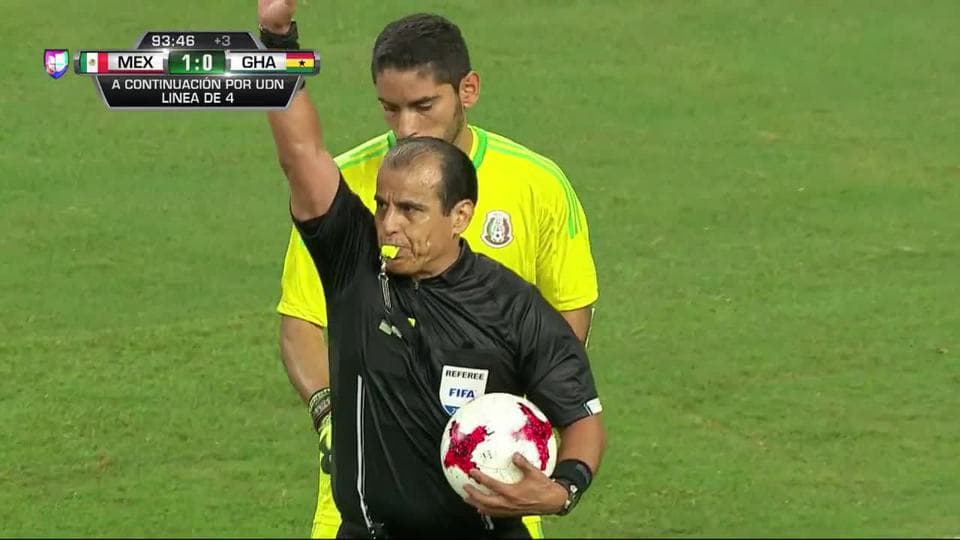 Se acabó. El árbitro da por terminado el partido.