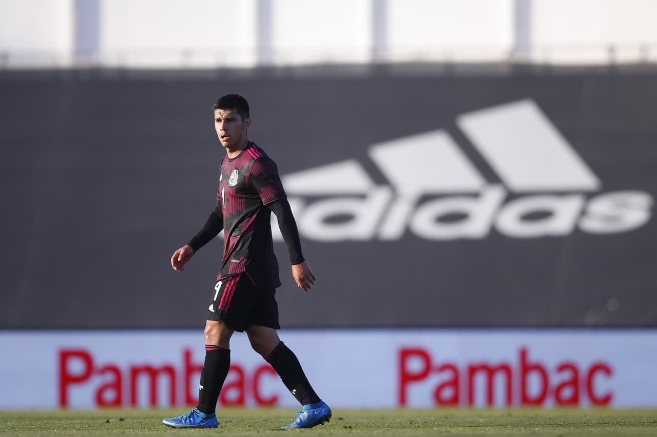 Jesús Angulo anota el único gol del partido y le da la victoria 1-0 al Tri sub-23 sobre Rumania.