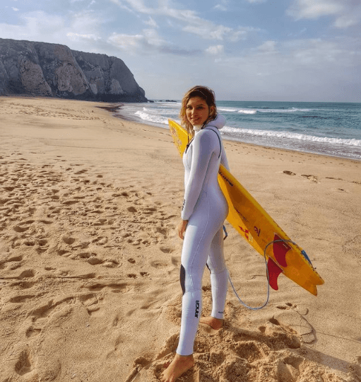 Este 2020 regresó a montar olas, rompiendo su propio récord en la división de hombres.