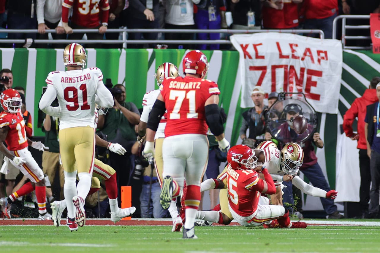 MIAMI, FLORIDA - FEBRUARY 02: Patrick Mahomes #15 of the Kansas City Chiefs is tackled by Jimmie Ward #20 of the San Francisco 49ers during the first quarter in Super Bowl LIV at Hard Rock Stadium on February 02, 2020 in Miami, Florida. (Photo by Maddie Meyer/Getty Images)