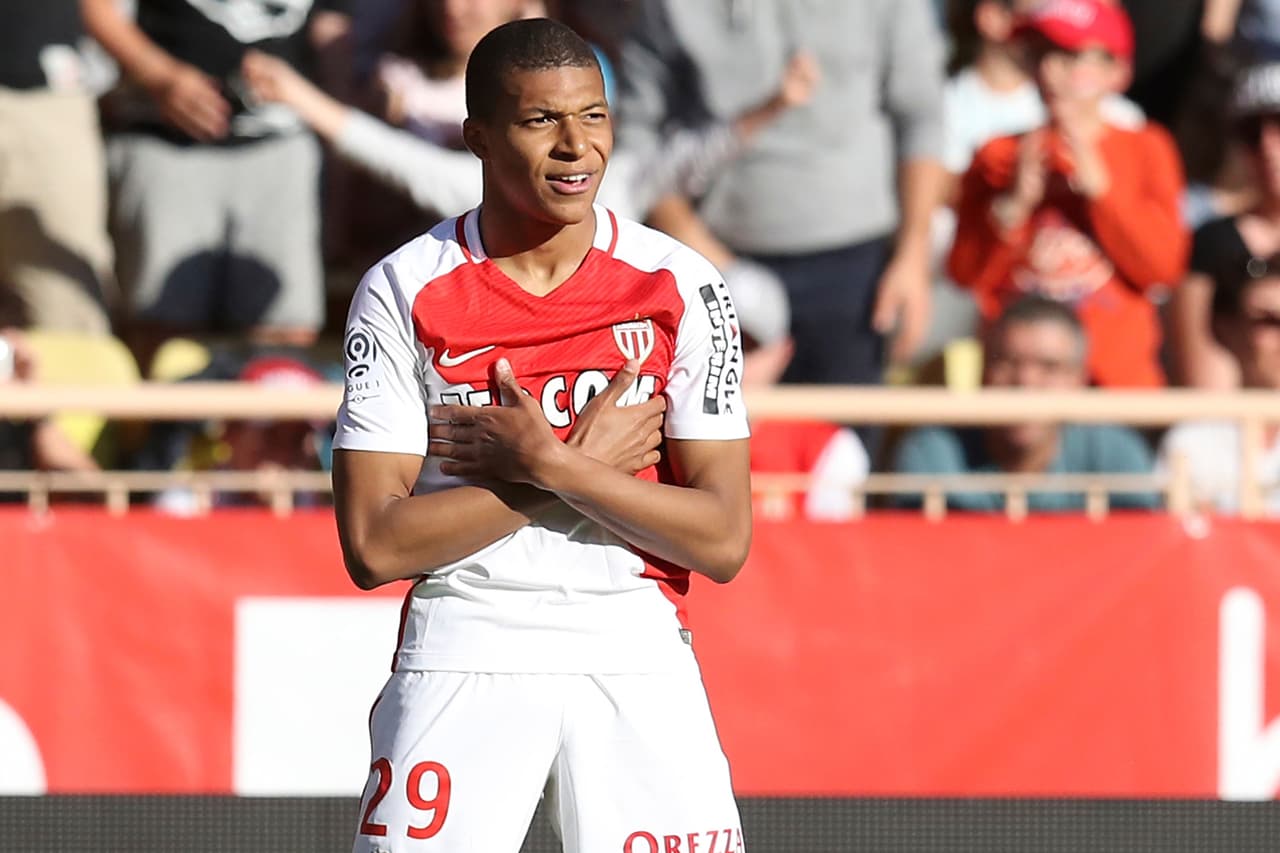 Junto al colombiano está la joven promesa del fútbol francés, Kylian Mbappé-Lottin que cuenta con una calidad envidiable la cual ya lo pone en la mira de los grandes equipos de Europa.