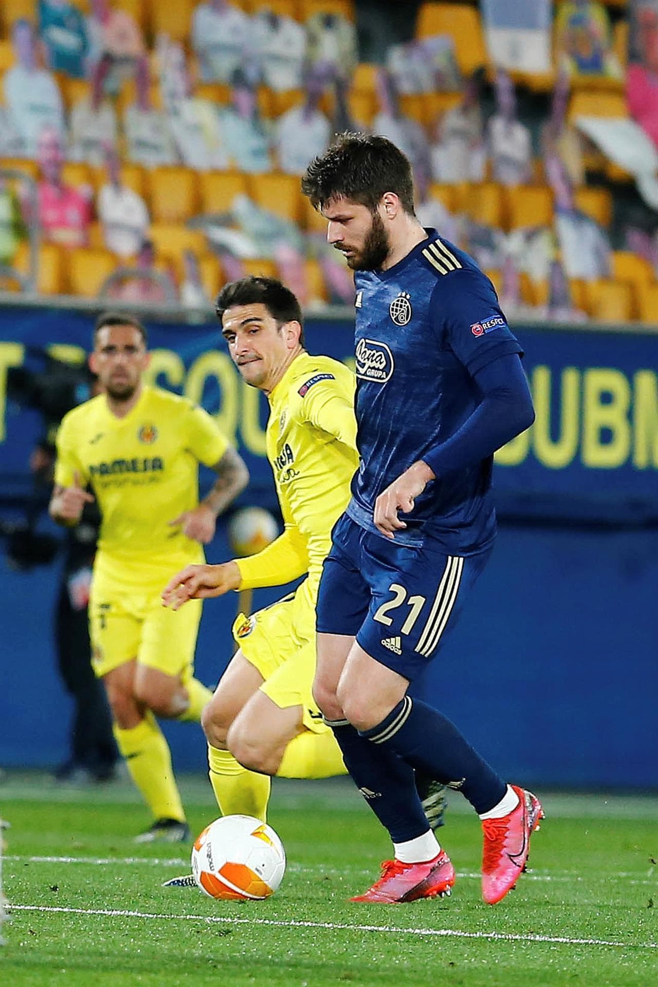 Villarreal se impone al Dinamo Zagreb 2-1 durante el partido de vuelta y pasa a la Semifinal de la UEFA Europa League. Paco Alcácer y Gerard Moreno Balagueró le dieron la victoria a la escuadra española, el único tanto para la visita fue por parte de Mislav Orsic.