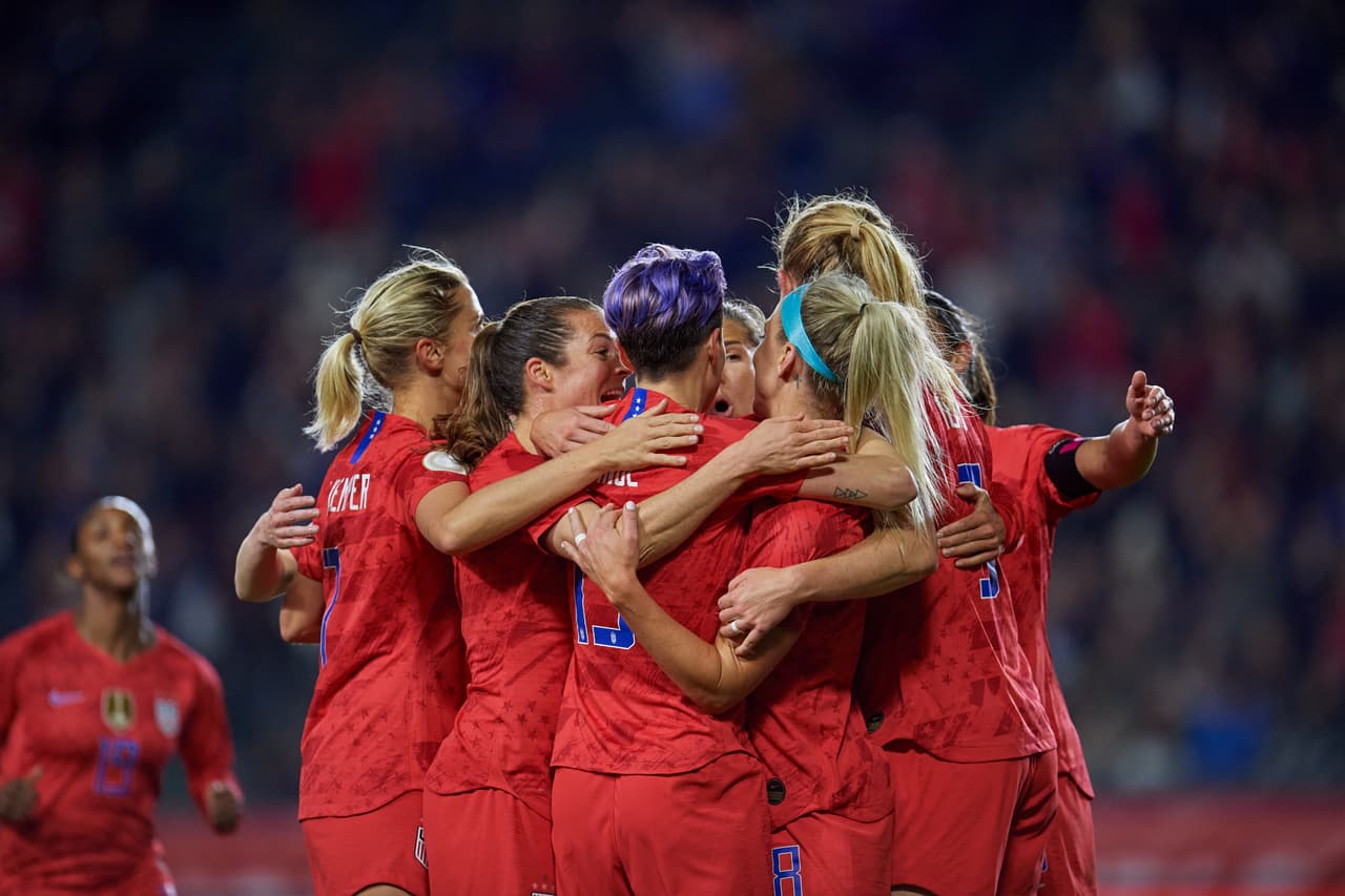 Con goles de Christen Press, Rose Lavelle y doblete de Samantha Mewis, Estados Unidos golea y elimina a México.