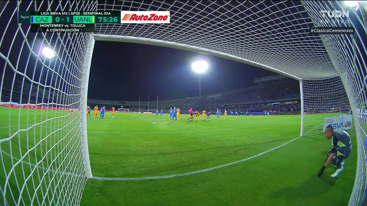 ¡GOL!  anota para Cruz Azul. Gabriel Fernández
