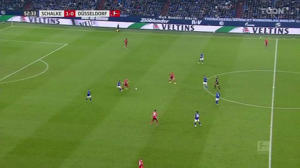 Tarjeta amarilla. El árbitro amonesta a Alfredo Morales de Fortuna Düsseldorf