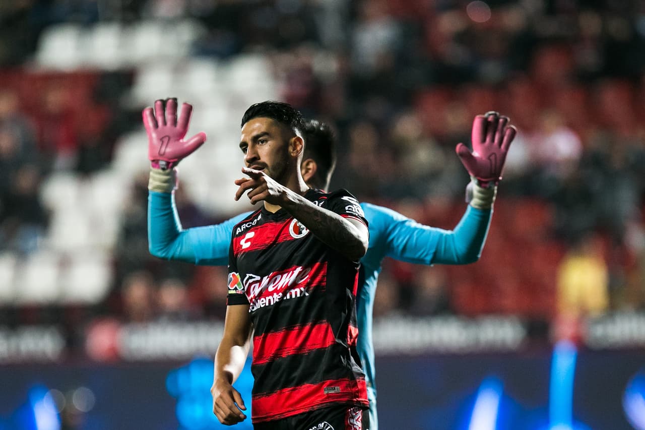 En el segundo tiempo al minuto 50 se presentó un penal para Xolos pero tras la intervención del VAR cambió la decisión.
