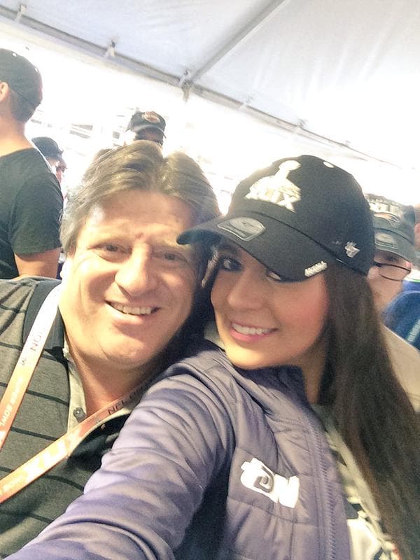 Mishelle y Miguel Herrera en una selfie.
