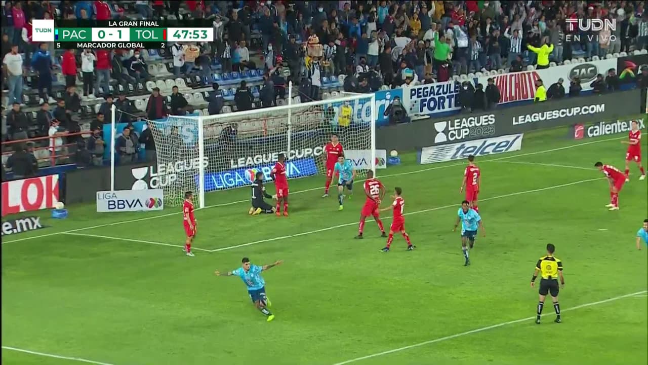 ¡GOL!  anota para Pachuca. Víctor Guzmán
