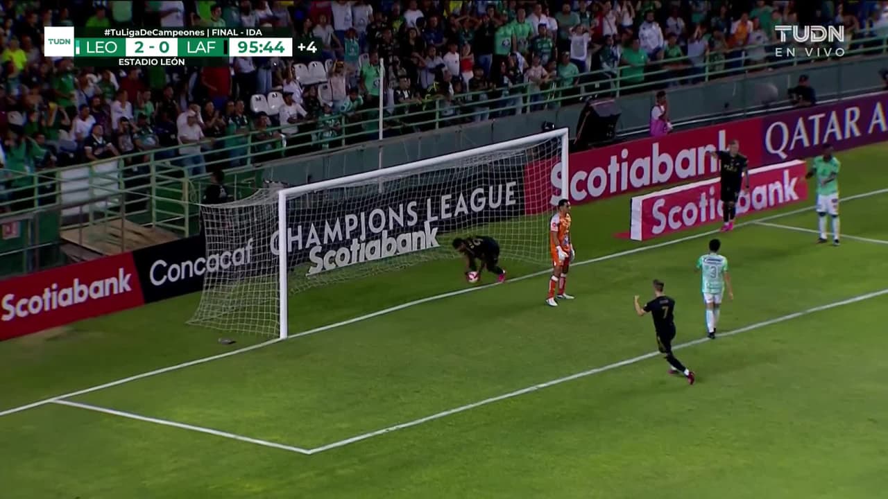 ¡GOL!  anota para LAFC. Dénis Bouanga