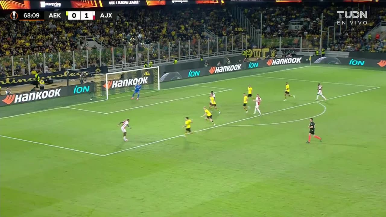 ¡TIRO ATAJADO! disparo por Steven Berghuis.