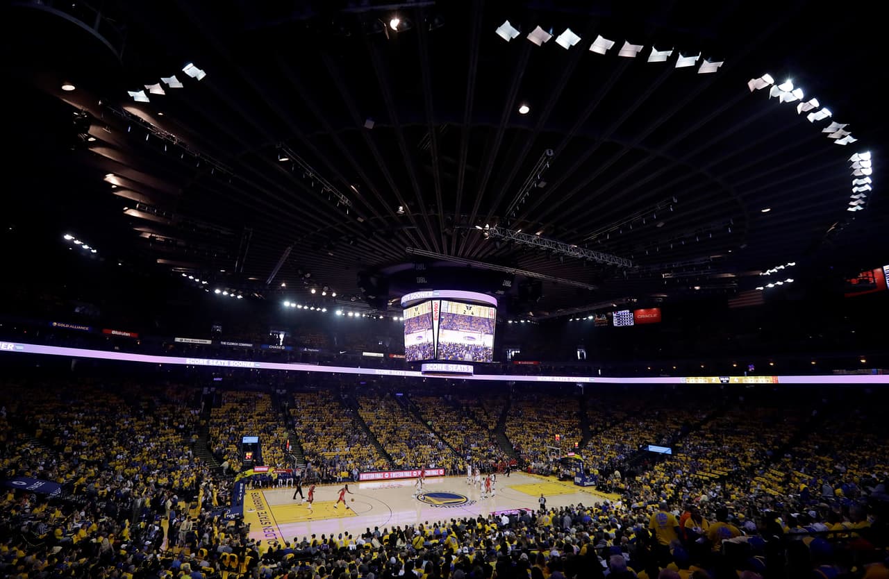 Esta noche los Warriors jugaron su partido número 1,936 de temporada regular en Oracle Arena.