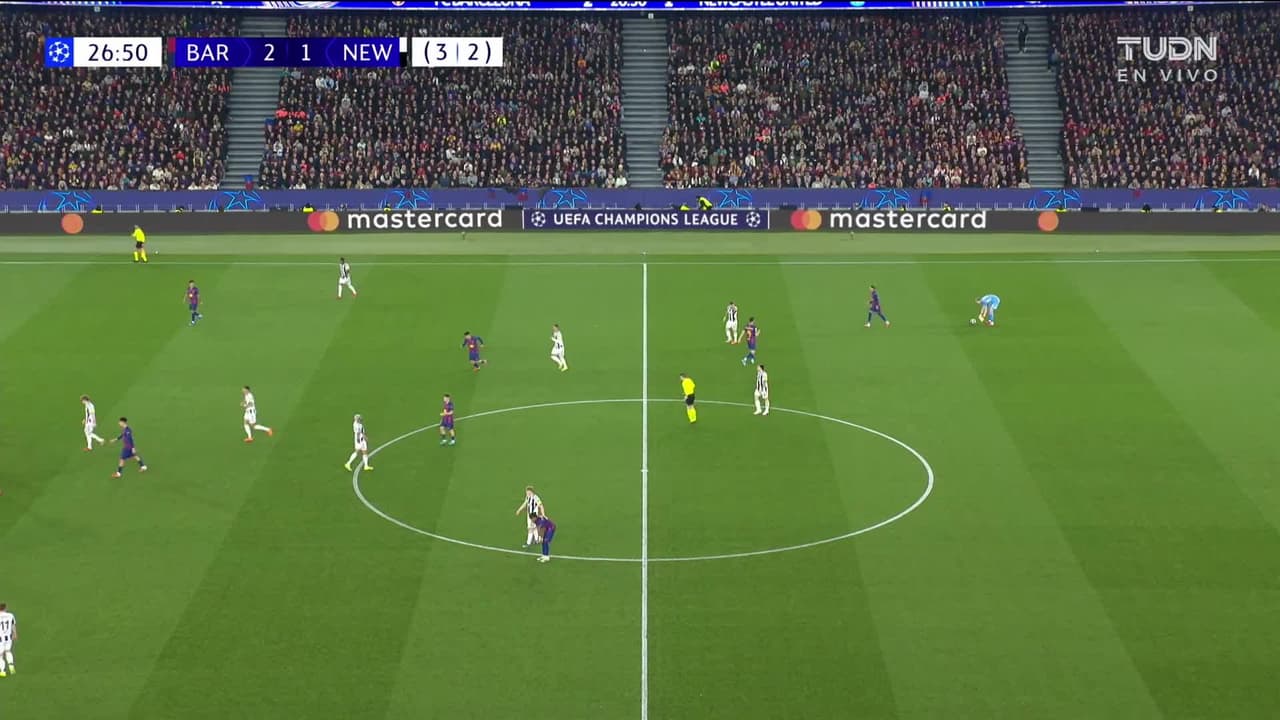 ¡GOL!  anota para Newcastle United. Anthony Elanga