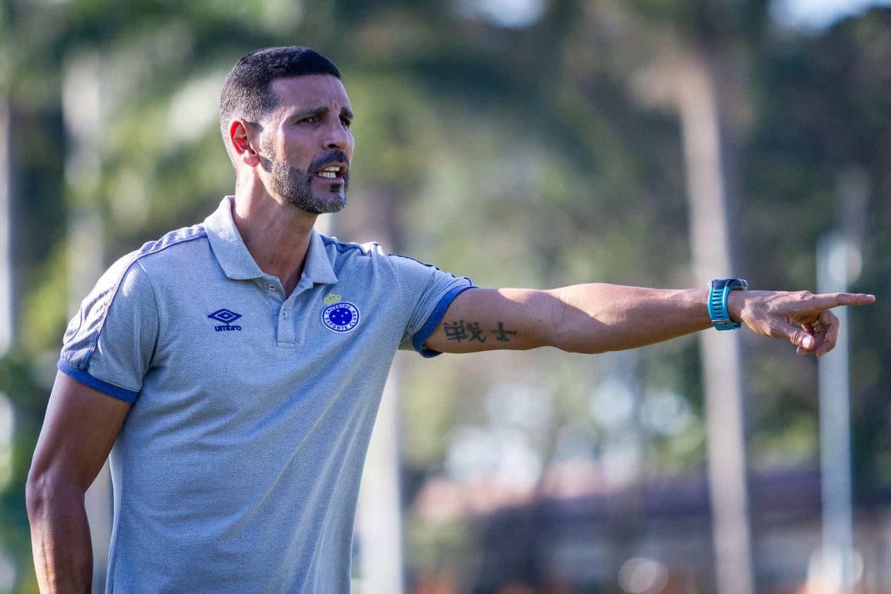 El brasileño Leandro Guerreiro defendió el número 11 por una temporada.