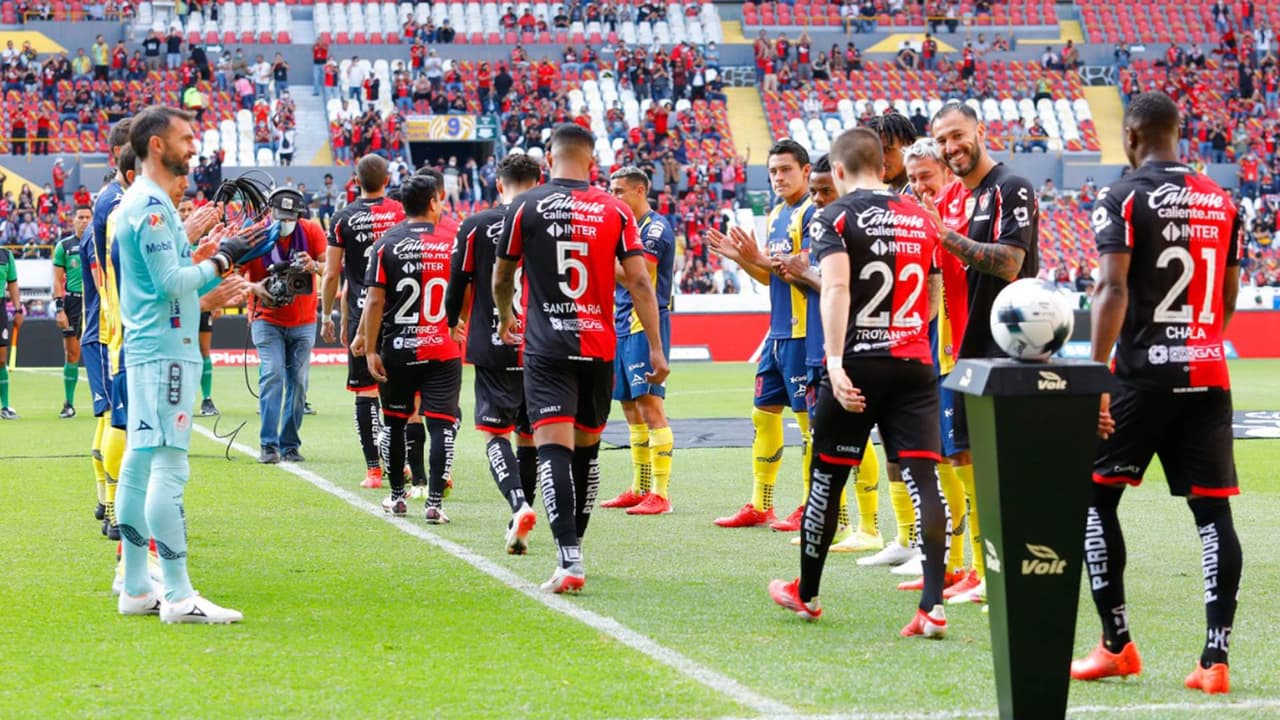 Emanuel Aguilera y Atlético de San Luis hacen pasillo de Campeón al Atlas