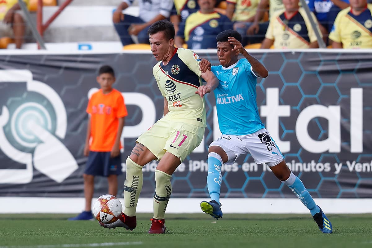 El América descontó por medio del argentino Cristian Insaurralde (centro) al minuto 83.