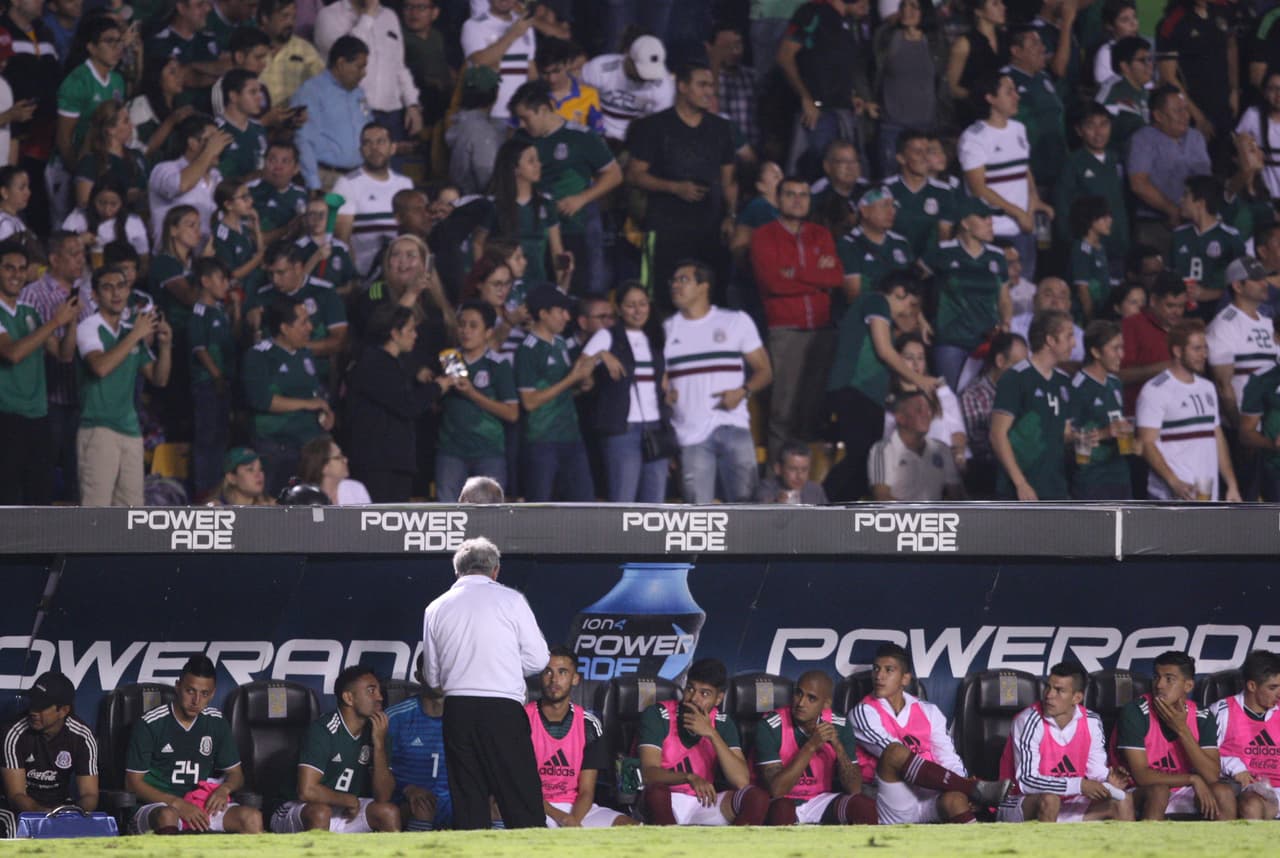 El público en Monterrey salió satisfecho por el triunfo de 3-2 aunque se quedó con las ganas de ver a Hirving 'Chucky' Lozano, pues la gente pidió que jugara pero el Tuca no avaló la petición grupal.