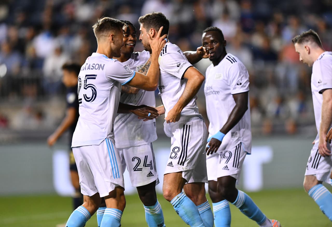 Pero el partido fue de New England Revolution, que ganó por 1-0 con un tanto de Matt Polster.
<br>