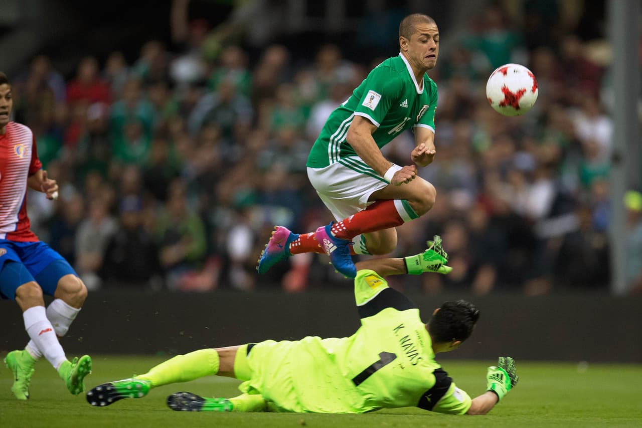 Y de esa forma, consiguió el histórico gol de "Chicharito" Hernández. Así venció a Keylor Navas.