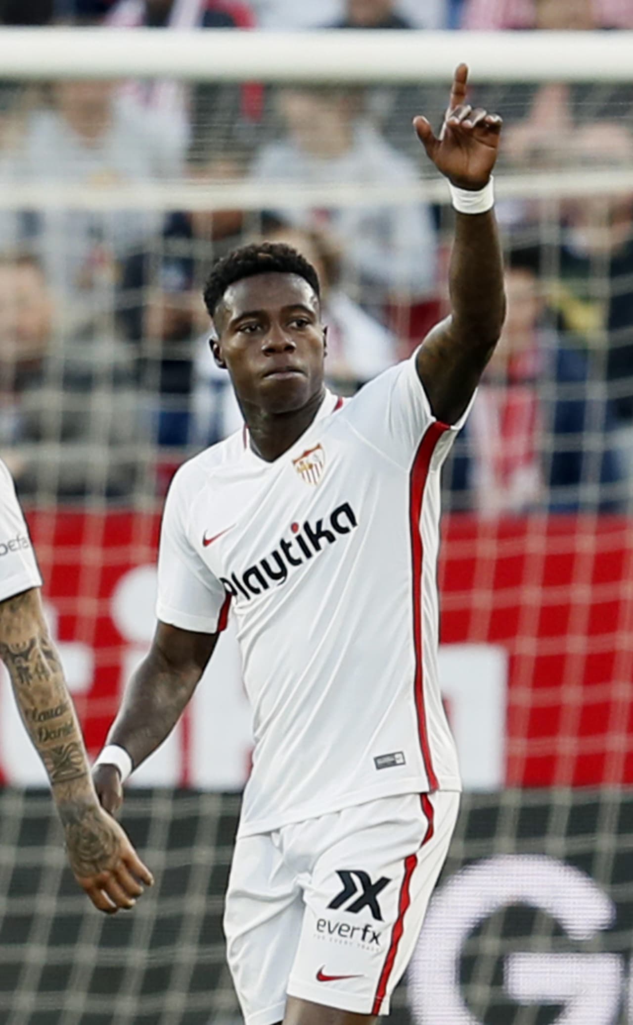 Sevilla goleó 5-0 a Rayo Vallecano en la Jornada 34 de la Liga de España y se acerca a la Champions League, con cinco tantos en el segundo tiempo que resignan al descenso cada vez más a su rival de turno.