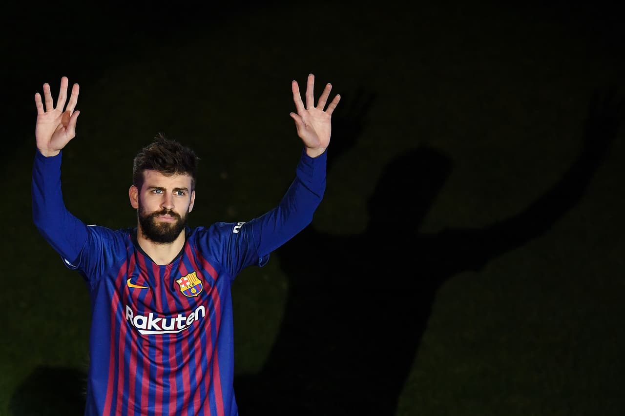 El español Gerard Piqué ha sido varias veces fumando tabaco durante sus vacaciones.