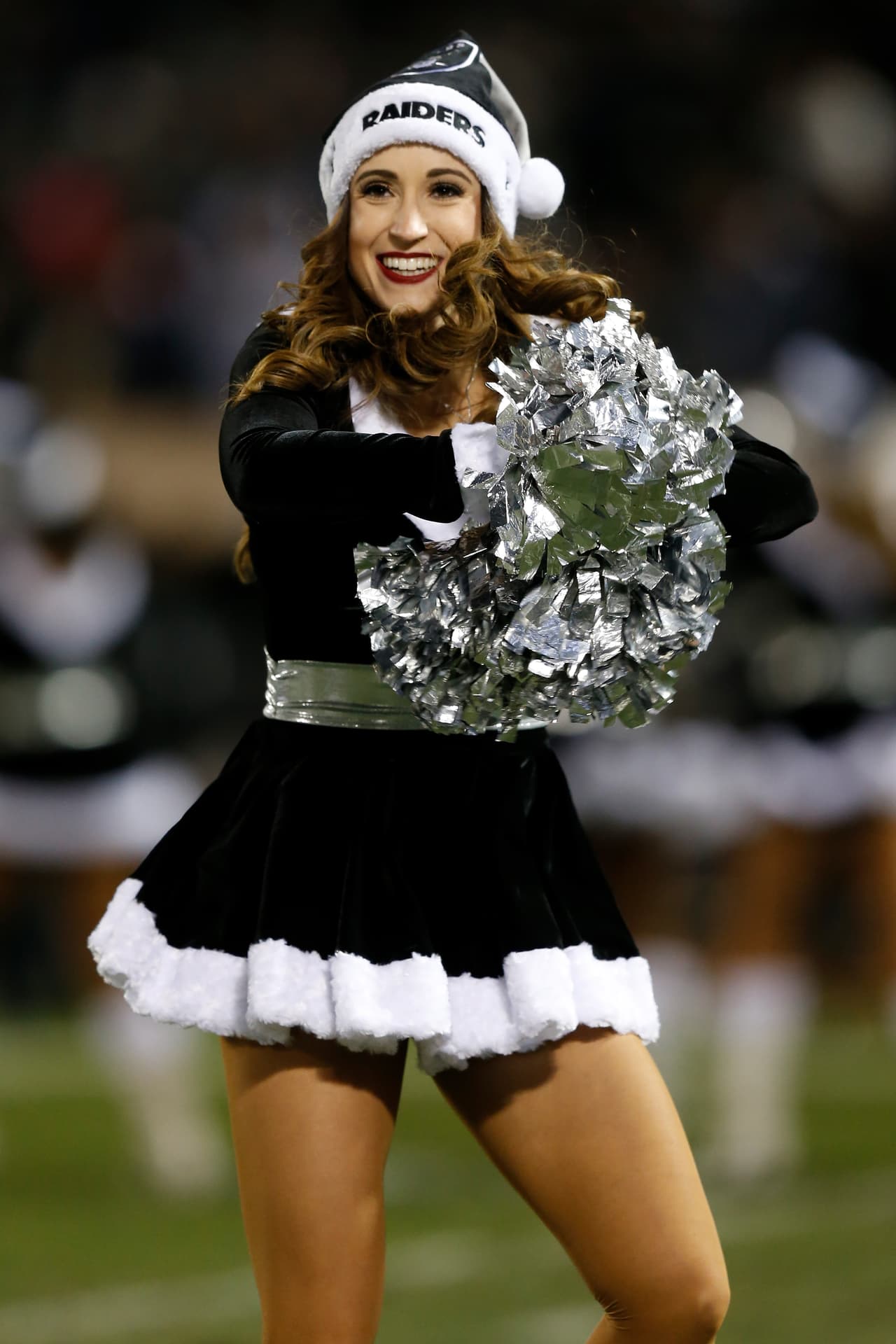 En esta Navidad disfruta con las mejores imágenes de las porristas de la NFL que se vistieron de gala para la Semana 16. ¡Felices fiestas!