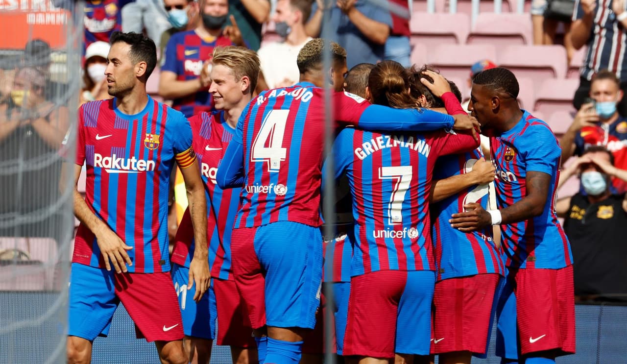 Barcelona consigue llevarse la victoria ante el Getafe 2-1, durante la tercera Jornada en La Liga. Sergi Roberto abrió el marcador muy temprano (2') a favor de los 'blaugrana', pero al minuto 18' Sandro Ramírez ya igualaba el marcado. Fue hasta el minuto 30' donde Memphis Depay ya ponía al Barca arriba y le daba la victoria.