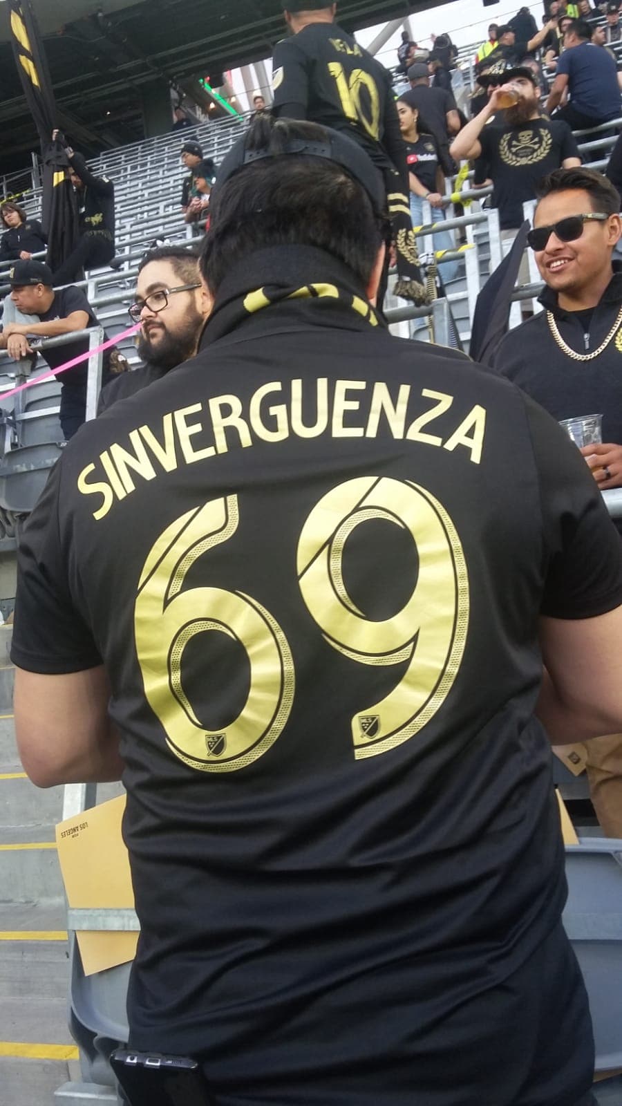 La afición de Los ángeles confía en que su equipo llegue a la MLS Cup, así se vive el encuentro previo al choque con el Sounders.