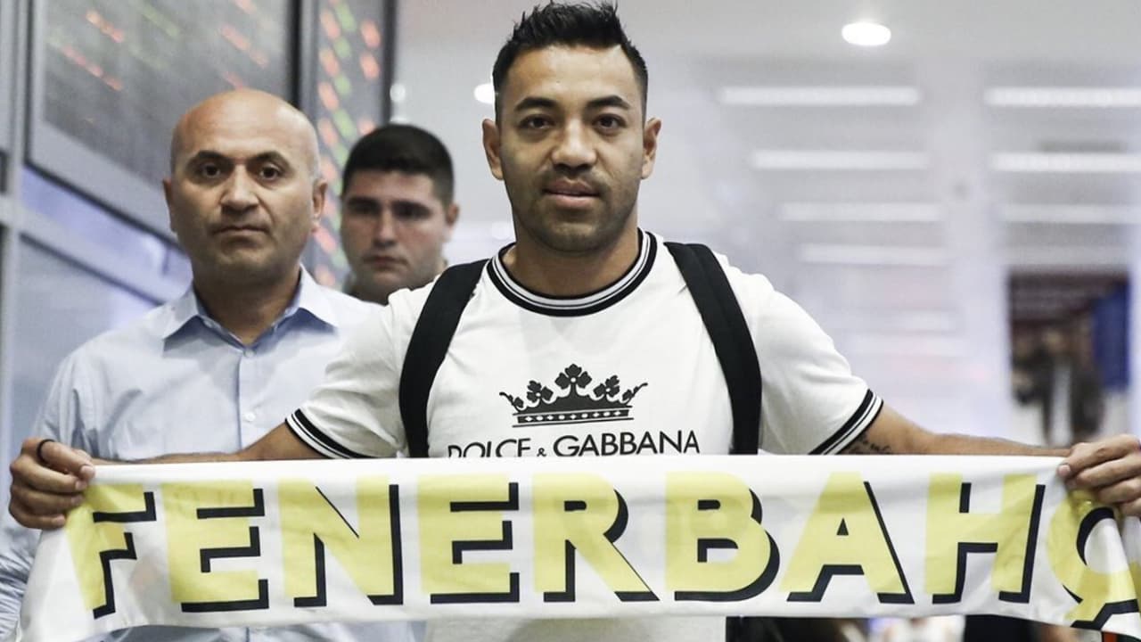 Marco Fabián ya está en Turquía para firmar con el Fenerbahce
