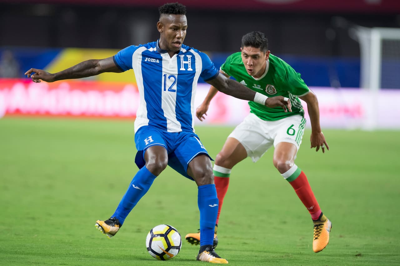 6) EDSON ÁLVAREZ – Habilitado como lateral derecho, el zaguero secó la banda más agresiva de Honduras y no dio posibilidad de que se creara peligro por su lado con lo que se va con un 6.