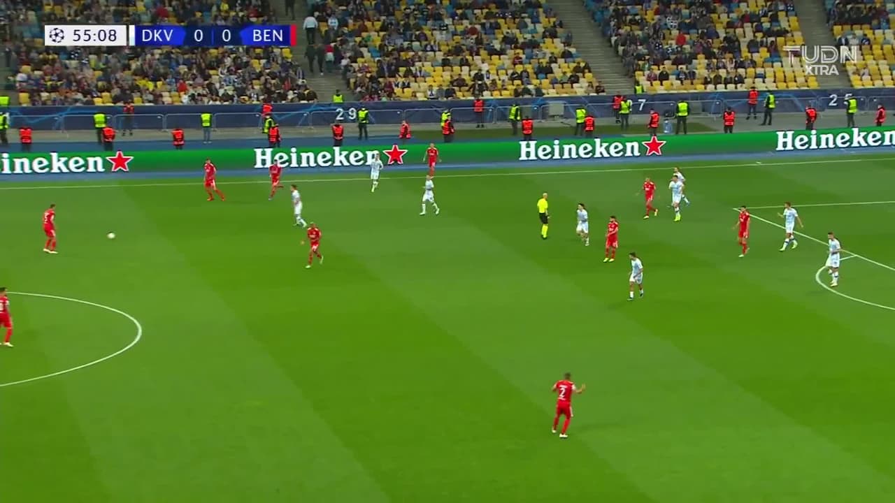 ¡TIRO ATAJADO! disparo por Everton Sousa Soares.