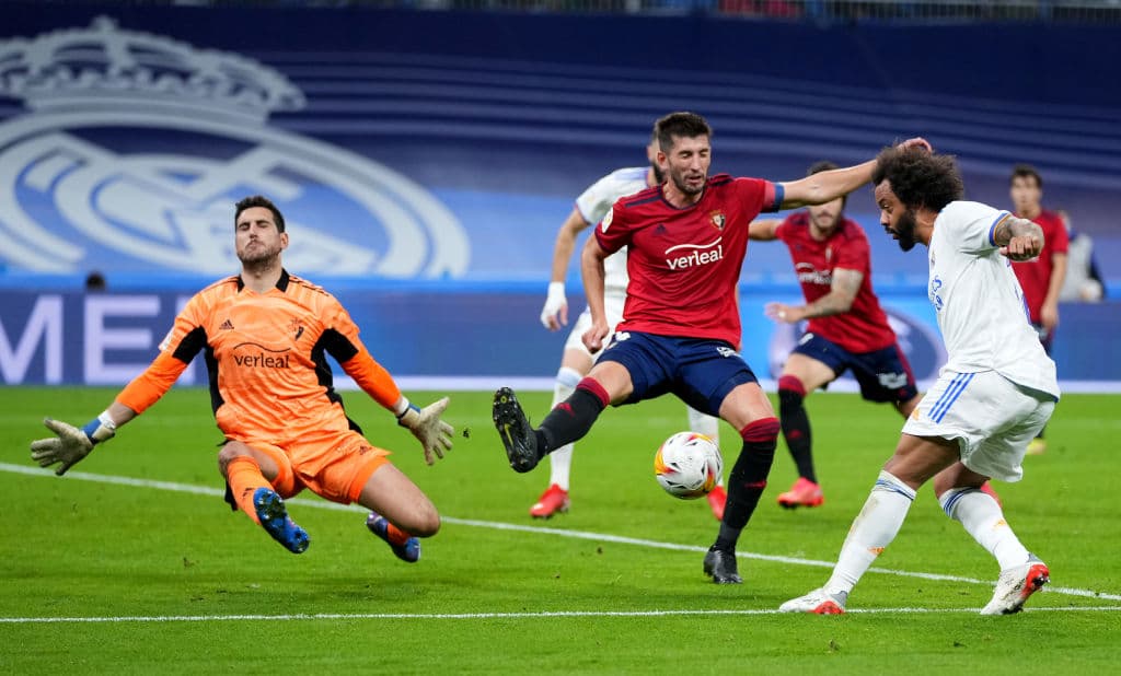 La defensa de Osasuna no deja que la artillería pesada del Real Madrid los penetre y firman el empate 0-0.