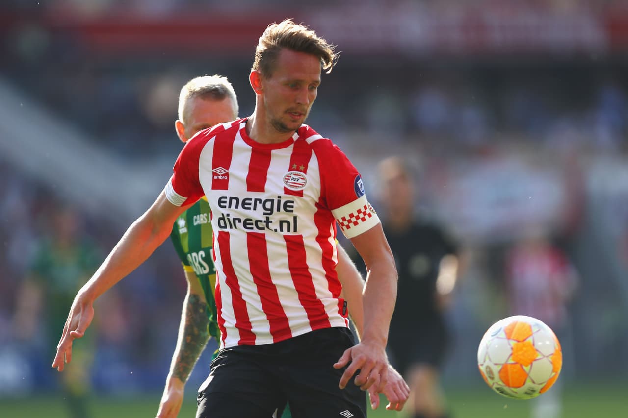 El mexicano Hirving Lozano jugó todo el partido en el triunfo 3-1 de PSV Eindhoven contra ADO Den Haag por la Jornada 31 de la Eredivisie, donde iguala en puntos con Ajax pero es segundo por diferencia de gol.