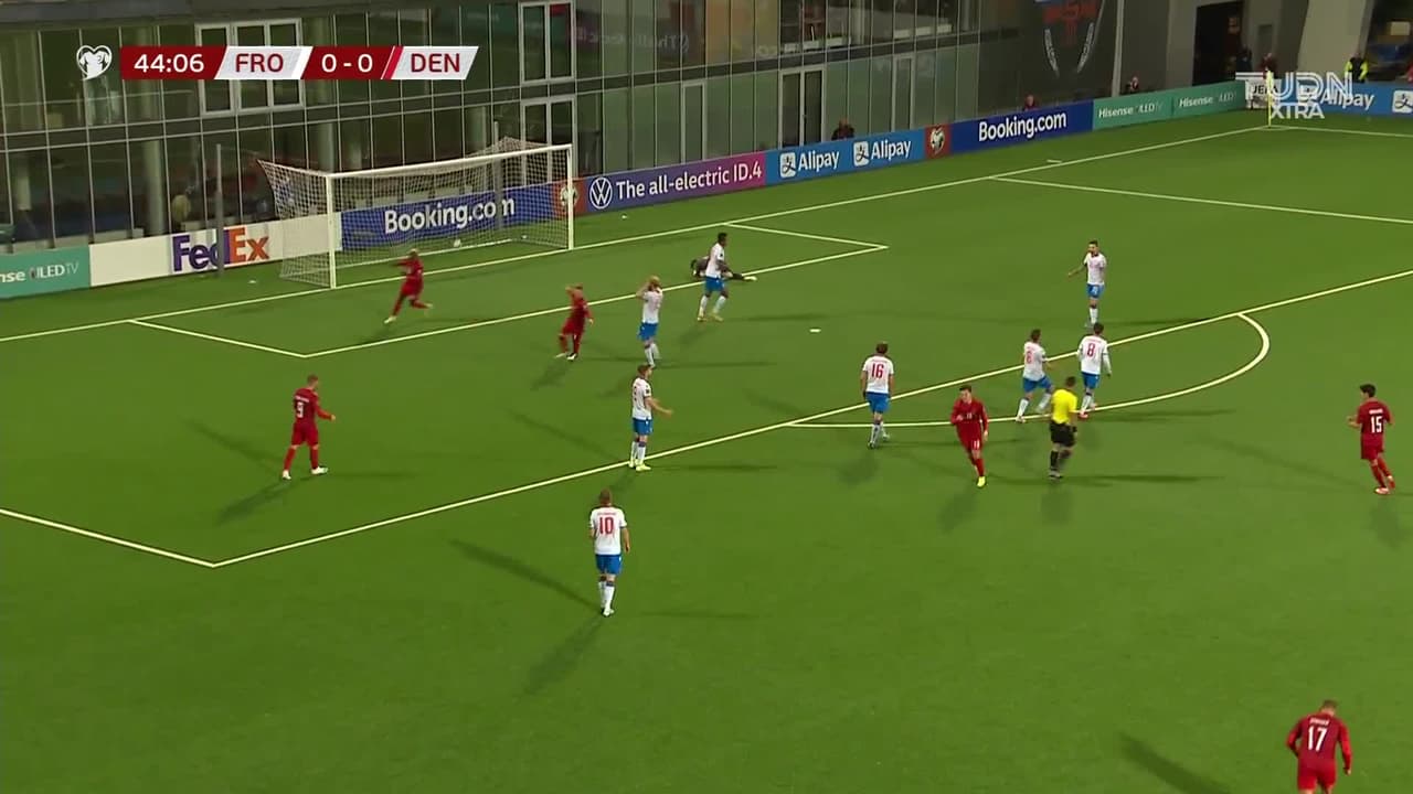 ¡GOL!  anota para Dinamarca. Jonas Wind