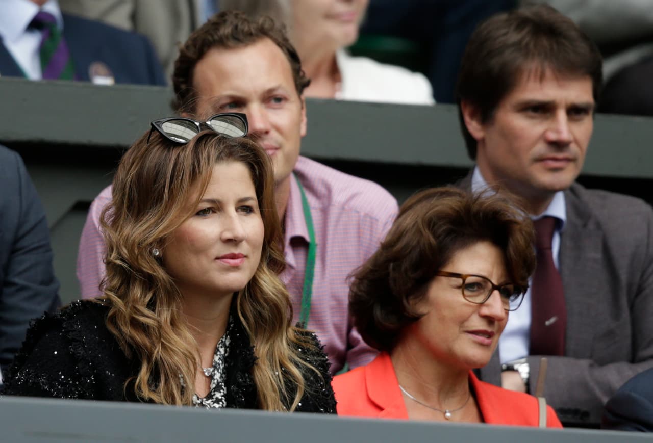 Junto a Mirka Federer, esposa del tenista suizo, siempre está Lynette Federer, su madre. Nunca le pierde la pista en cada torneo que asiste.