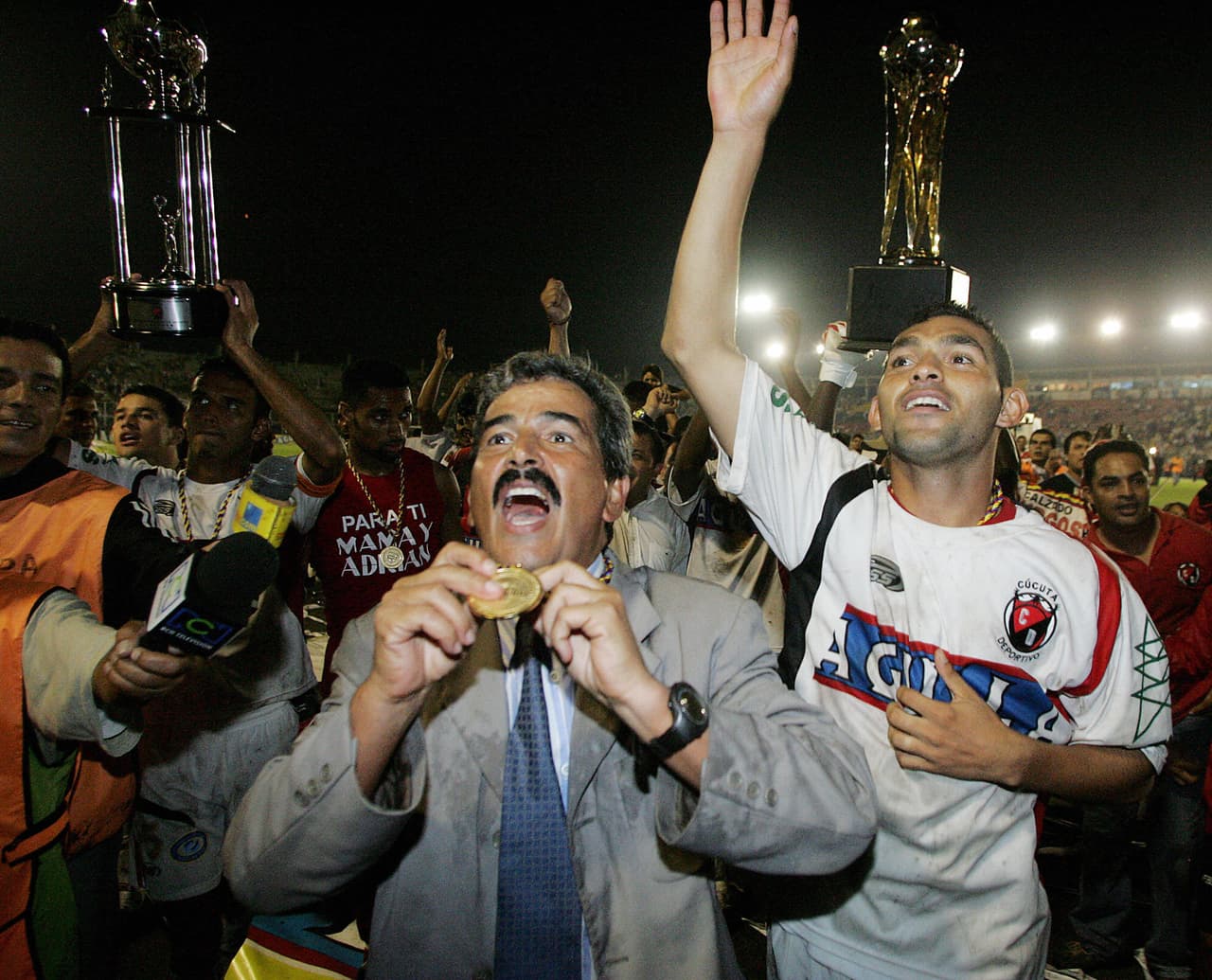 Pinto ha sido campeón con Alianza Lima (Perú, 1997), Alajuelense (Costa Rica, 2002 y 2003), Cúcuta Deportivo (Colombia, 2006) y Deportivo Táchira (Venezuela, 2010 y 2011). En esos clubes dejó claro que gracias a sus reglas es que se lograban las metas.