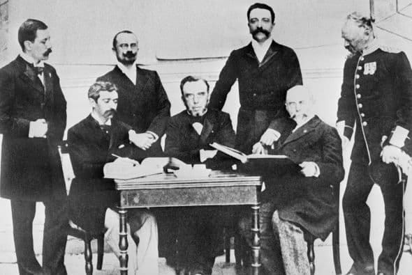 El mítico atleta estadounidense ganó las medallas de oro en el decatlón y el pentatlón de los Juegos Olímpicos de Estocolmo 1912, sin embargo, dichas preseas le fueron retiradas en 1913 tras ser encontrado culpable de jugar profesionalmente béisbol en la Eastern Carolina League para Rocky Mount, Carolina del Norte en 1909 y 1910, eso era prohibido en esa época ya que todos los atletas olímpicos debían ser amateurs.