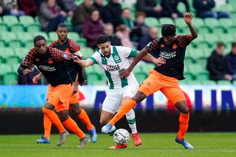 La marca por zonas, con un hombre de más, fue efectiva y evitó la caída de la meta del PSV.