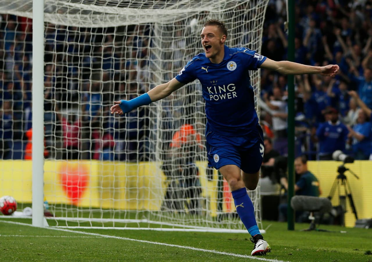 Por si las opciones antes mencionadas para la posición de referente de área fueran poco, algunos rotativos británicos llevan semanas afirmando que Jamie Vardy es el 'as' bajo la manga de Mourinho. El delantero sensación que salió campeón de la Premier con el Leicester City podría ser una apuesta arriesgada pero sin duda un 'hit' mediático y que le encantaría a la afición del mítico club de Inglaterra.