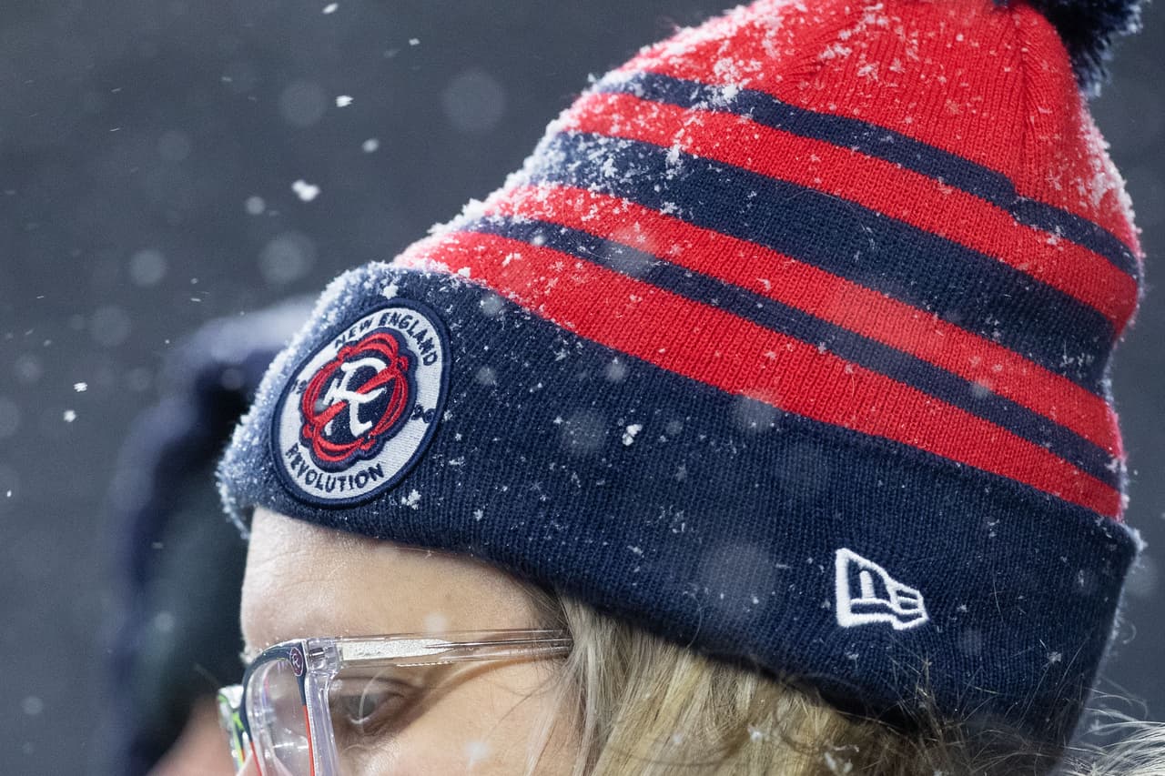 Los espectadores se protegieron de las inclemencias del tiempo como pudieron.
<br>